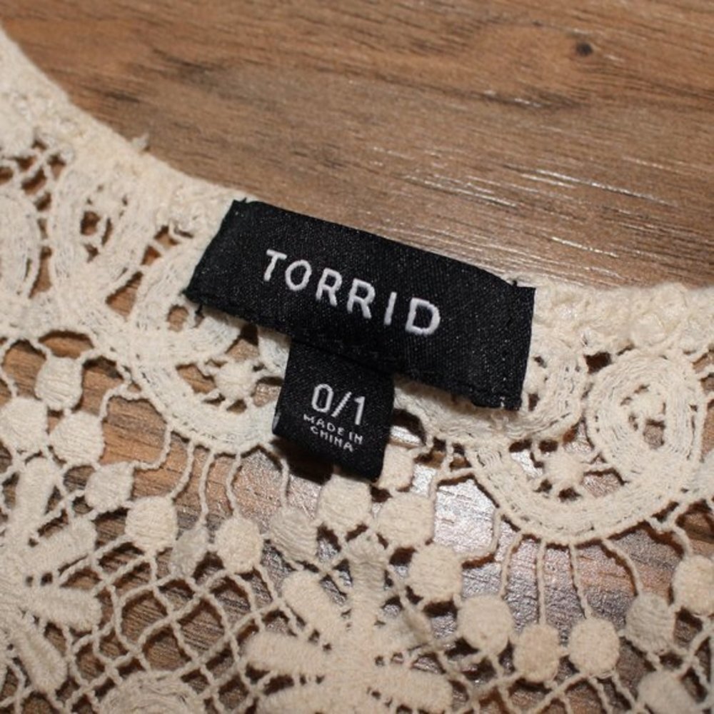 Torrid Ivory Crochet Short Sleeve Birch Lace Shrug - Picture 4 of 6